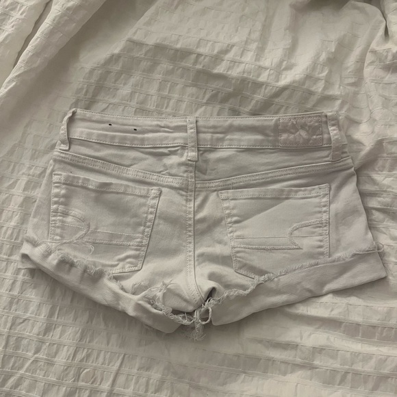 Cute low waisted shorts - Picture 2 of 4